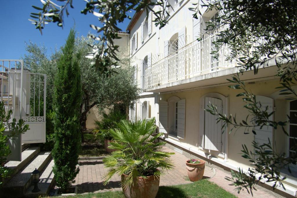 Hotel Du Cheval Blanc Saint-Rémy-de-Provence Kültér fotó